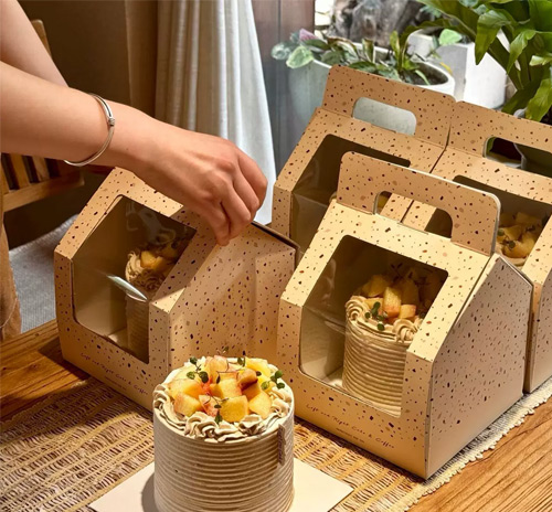 Cake packaging